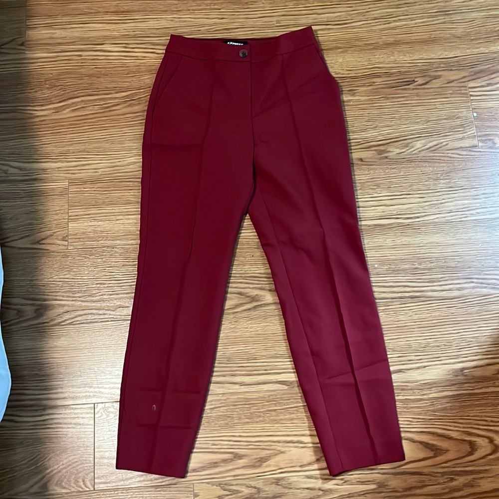 Express high rise and ankle fit trousers in color red size 0R. Never worn!